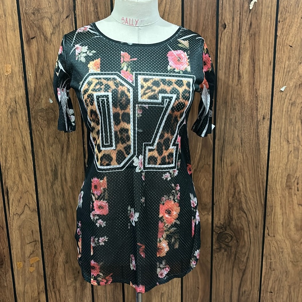 Black floral print jersey top women’s size M